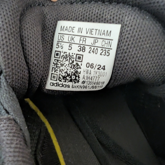 Adidas Kids 5 1/2 Worn 2x - Picture 6 of 9